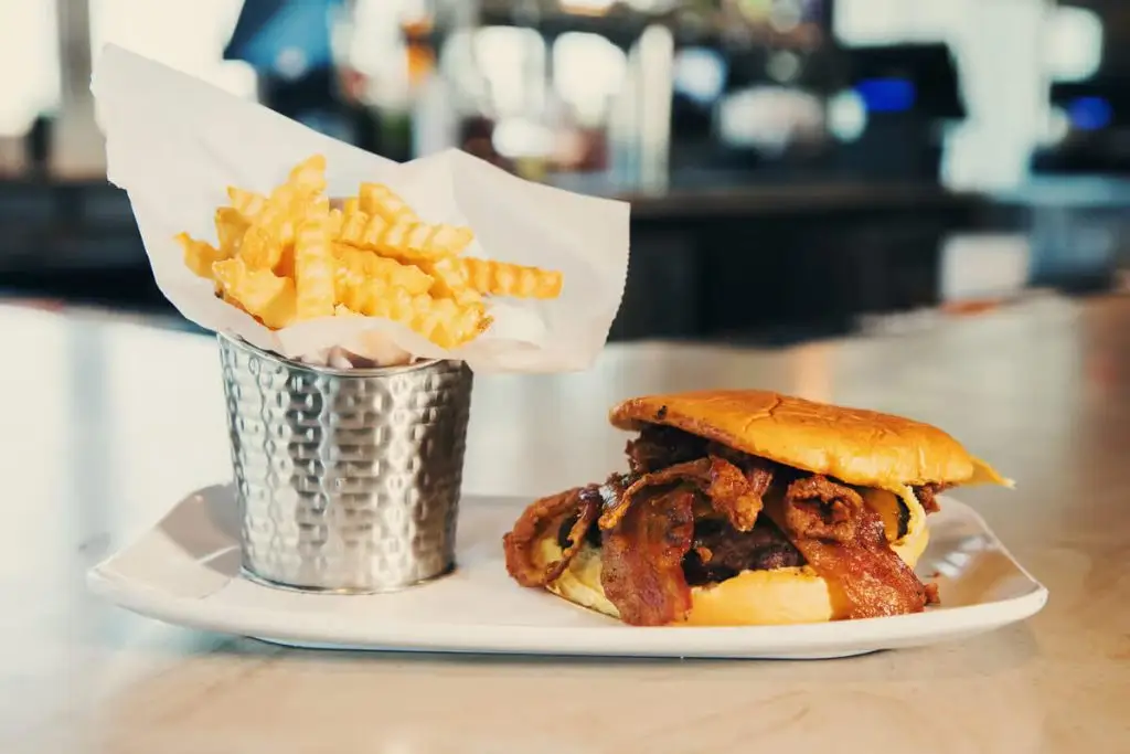 BBQ Bacon Burger, what to eat in Tinman Social