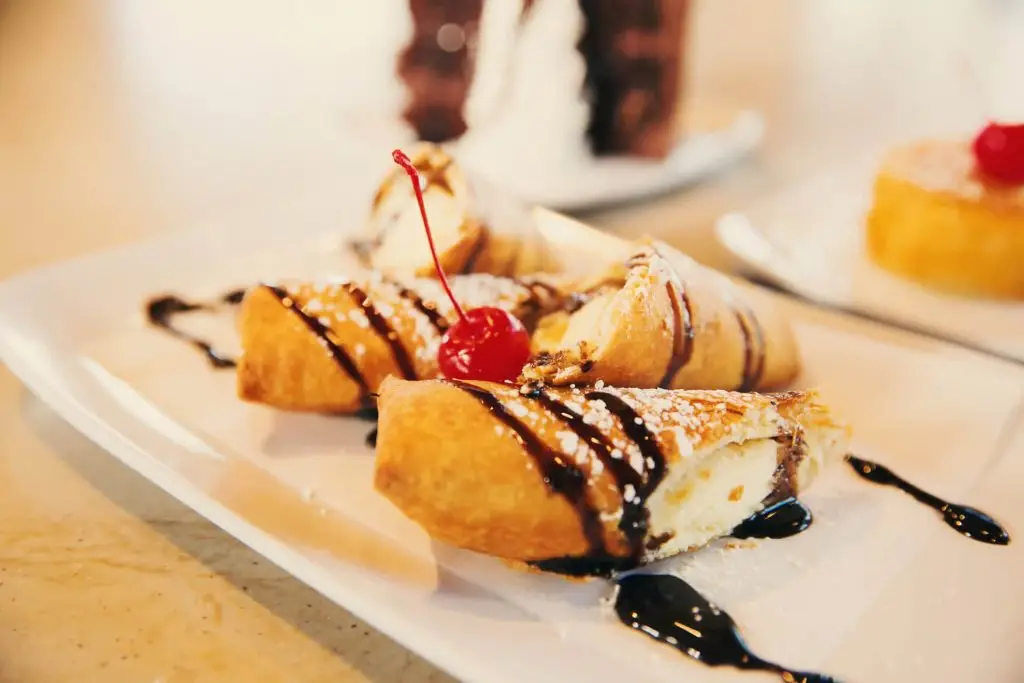 Cheesecake Chimichanga, dessert, what to eat in Tinman Social